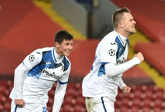 אטאלנטה חוגגת על שחבון אלופת אירופה // צילום: אי-פי